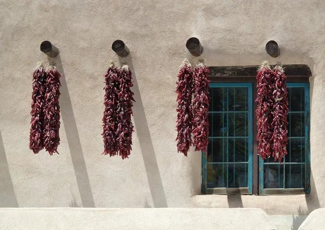 dried, chili, peppers, wall, hot, window, facade. New Mexico chile labelling, state certification and the harvest calendar
