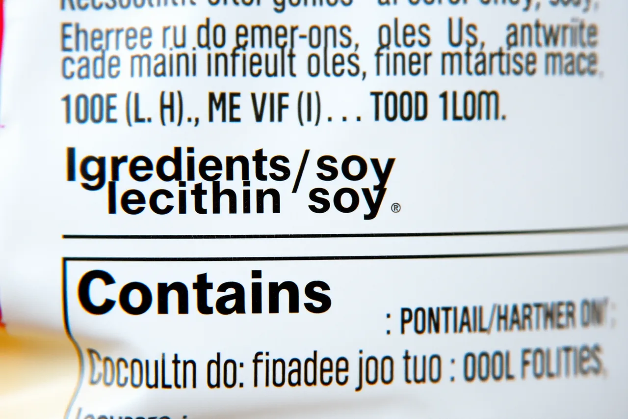Food label showing allergen in parentheses and a Contains statement (Specialty food labels: why the missing Contains line matters most)